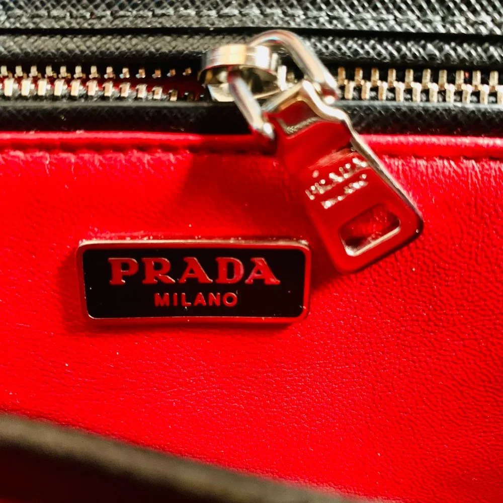 PRADA SAFFIANO LEATHER LIP PRINT HANDLE BAG LIMITED EDITION MADE IN ITALY - Picture 10 of 12